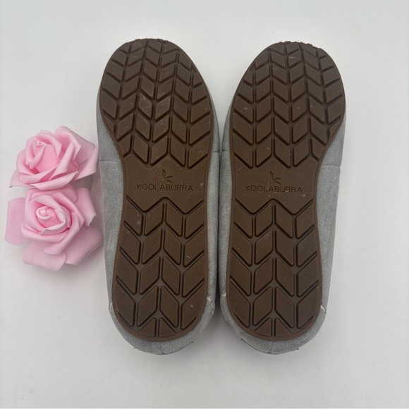 Koolaburra Women's Moccasins in Soft Gray - Picture 7 of 8